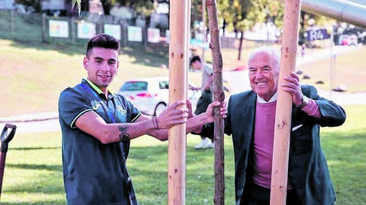 Carabaña planta l'arbre dels valors de l'esport