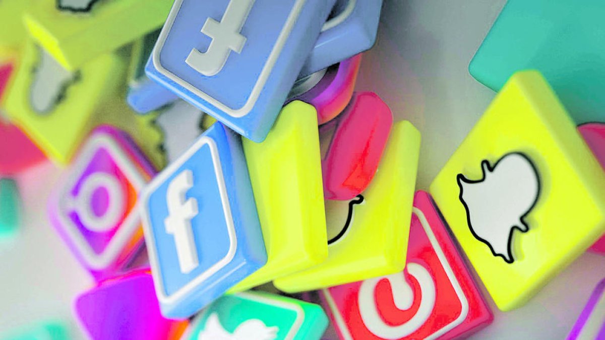 Twitter permet crear llistes i seguir temes