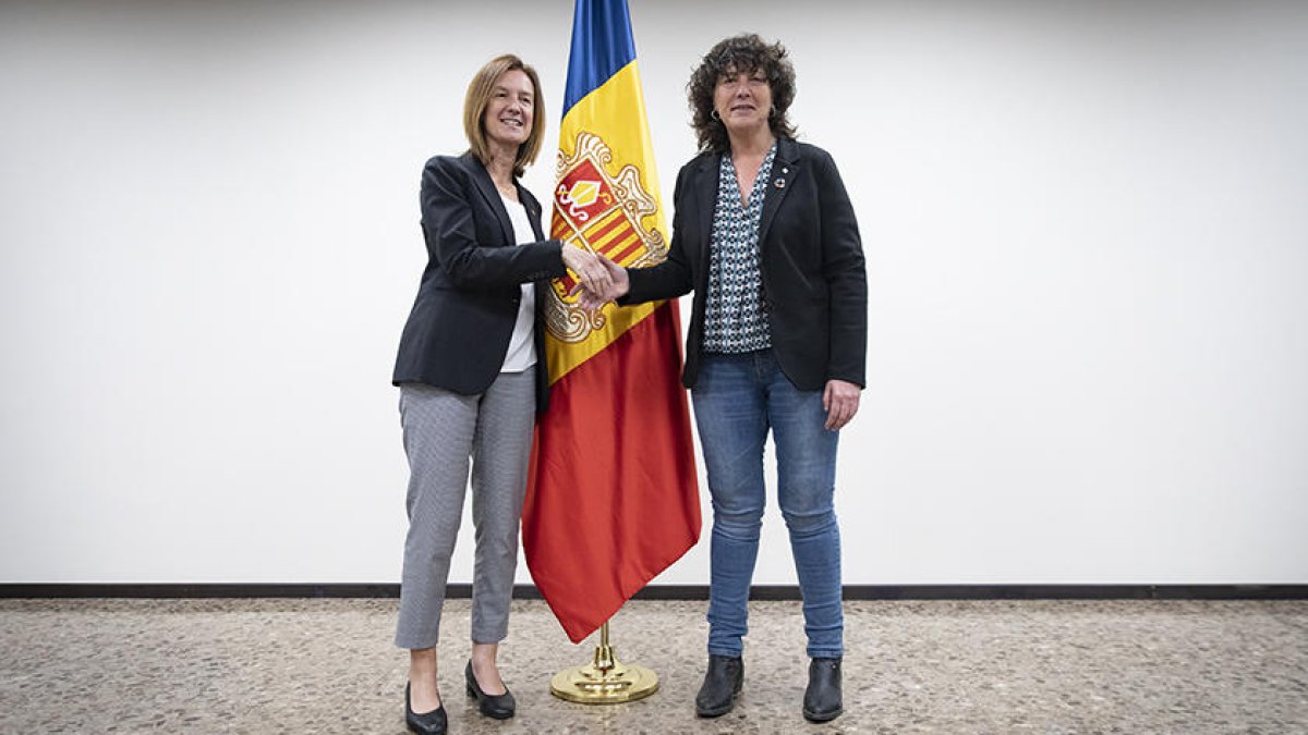 Reunió de la consellera catalana Teresa Jordà amb la ministra Silvia Calvó