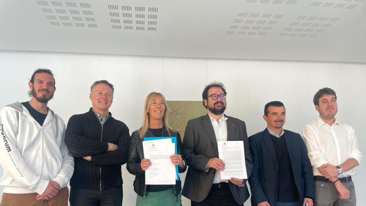 La signatura de la proposició de llei al Consell General.