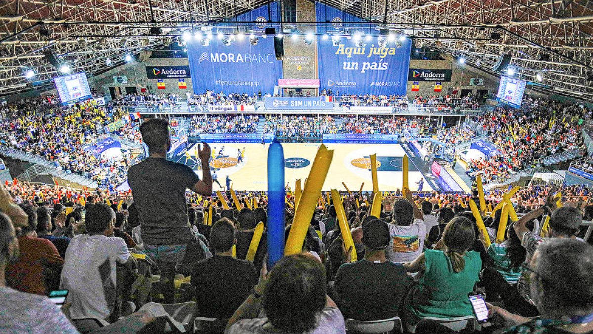L'afició tricolor no ha donat l'esquena a l'equip tot i el descens a LEB or.