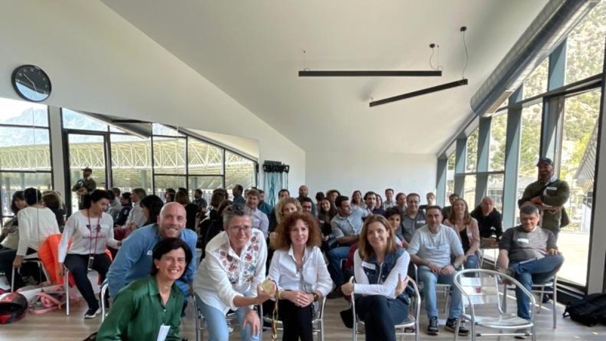 La trobada de les federacions i gimnasos.