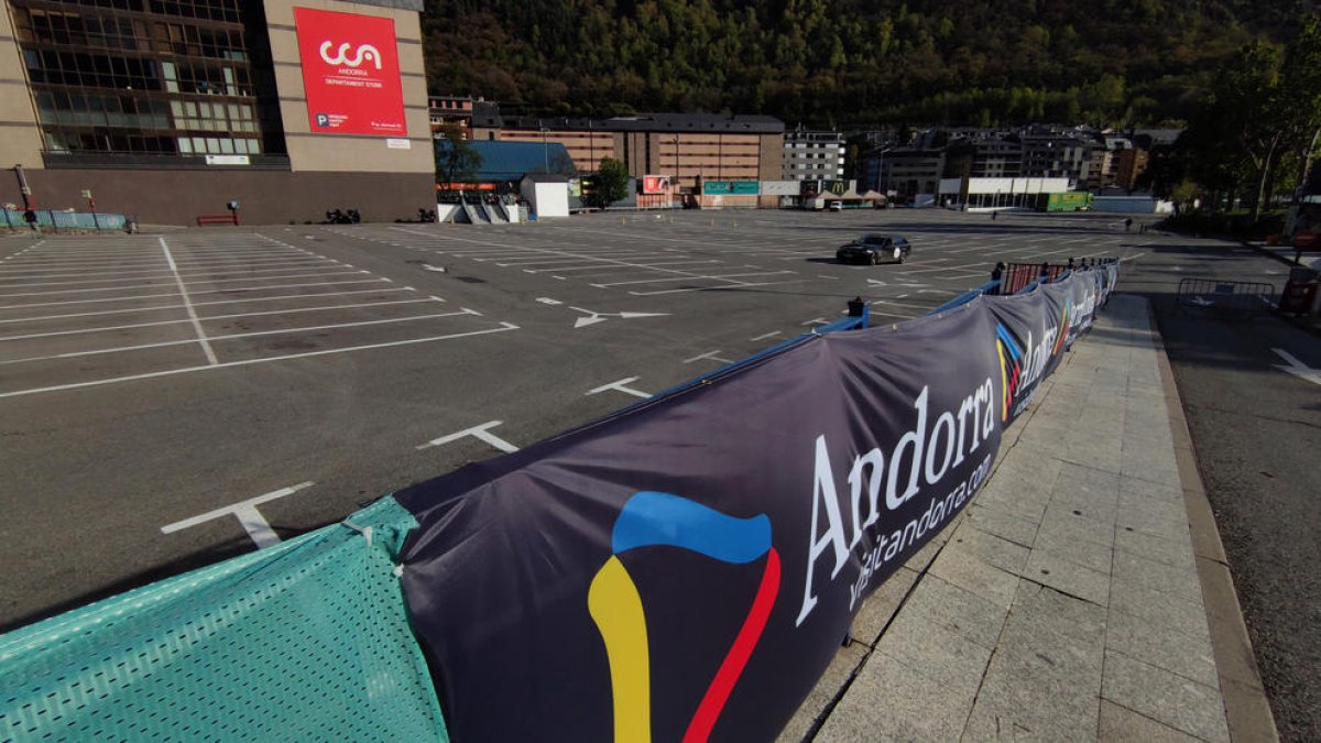 El pàrquing del Parc Central preparat per a l'ocasió.