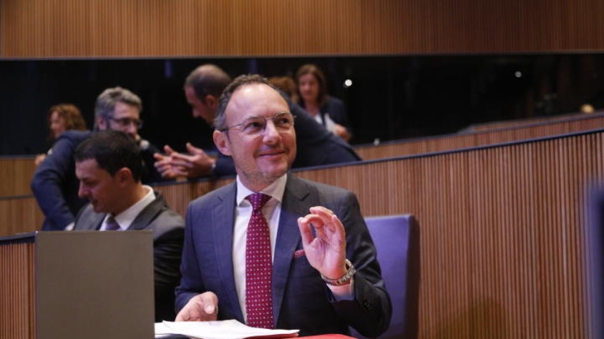 Xavier Espot abans de l'inici de la segona jornada del debat d'orientació política aquest mati