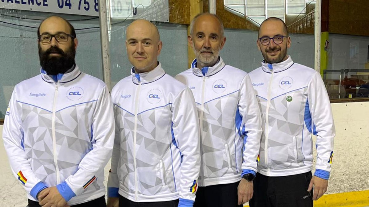Els integrants de la selecció de cúrling.