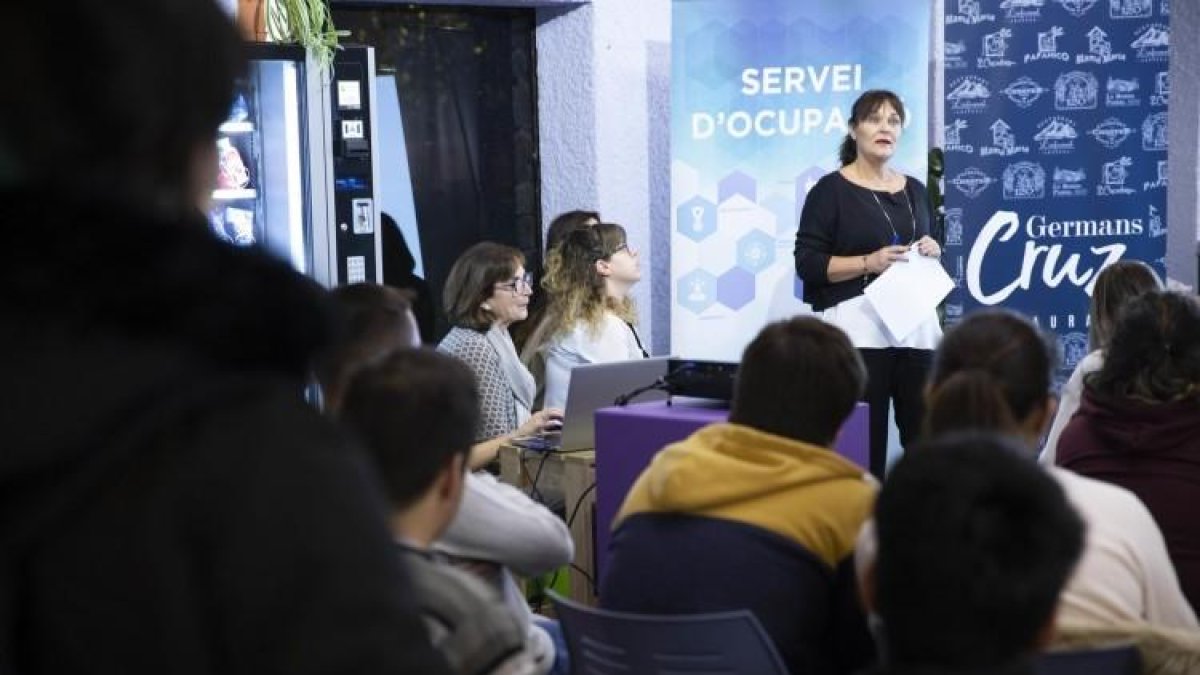 El Servei d'Ocupació del Govern hi participa per explicar com s'organitzen i els perfils laborals que sol·liciten