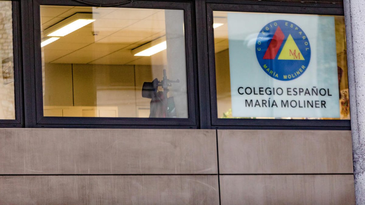 La façana de l'escola María Moliner.