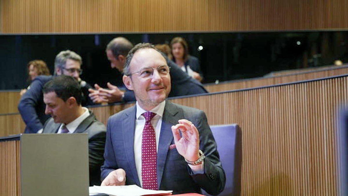 Espot durant el debat d'orientació