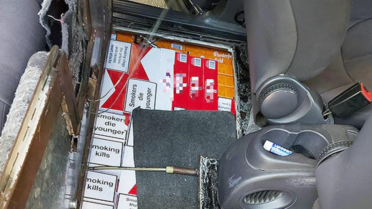 Tabac amagat al cotxe.