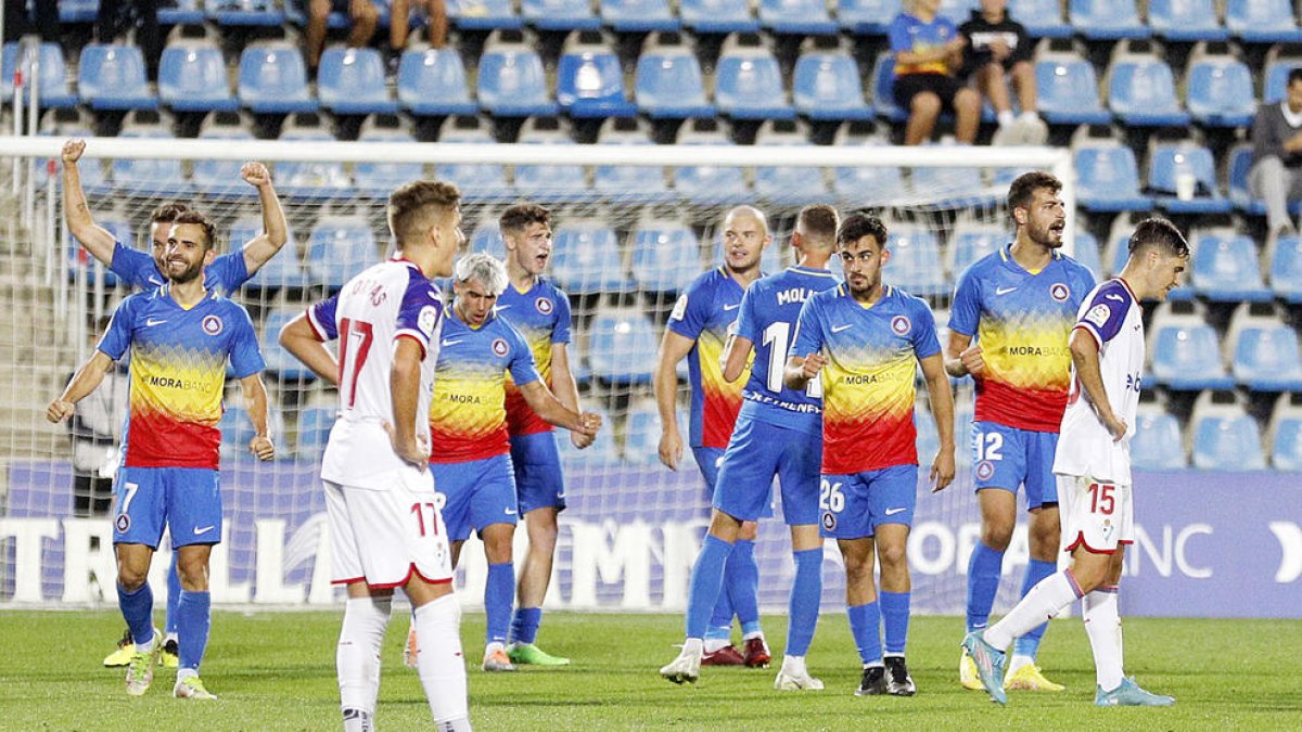 Els jugadors de l'FC Andorra celebren el segon gol tricolor.