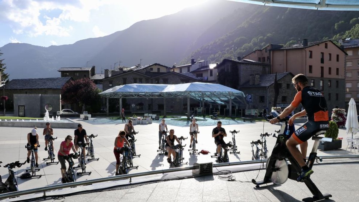 Sessióo de cycling a la plaça Arinsol
