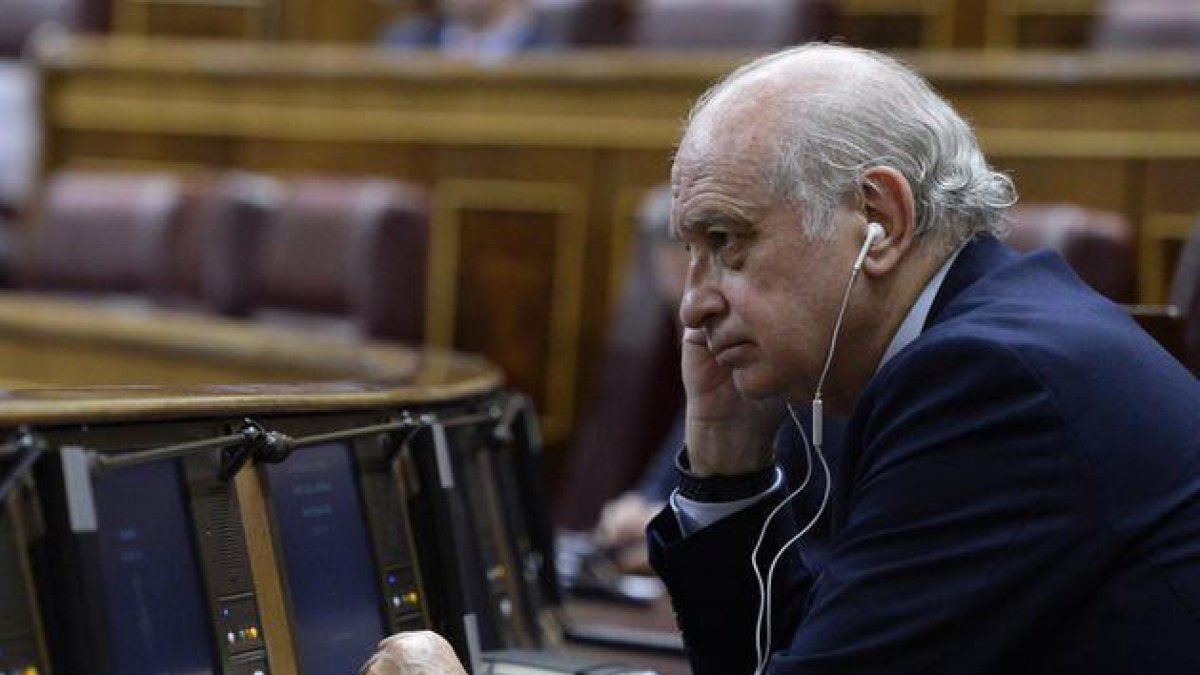 Jorge Fernández Díaz en una comissió d'investigació.