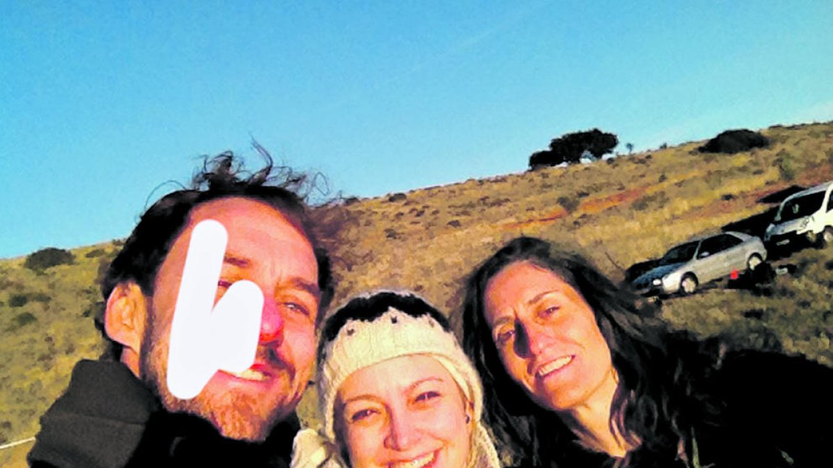 Elena Cid, a l'esquerra, amb l'actriu Laura Gómez.