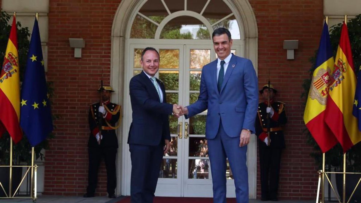 Una imatge de la trobada entre Espot i Sánchez a la Moncloa.