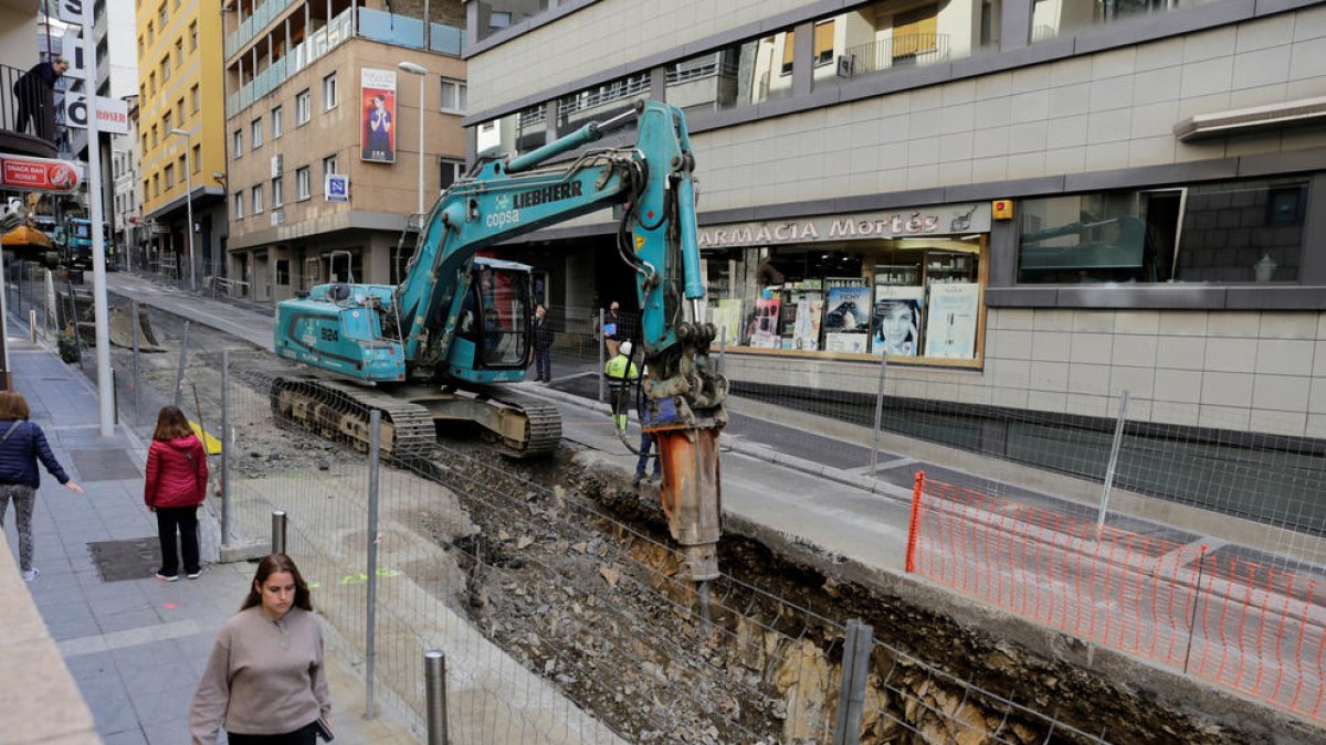 Inici de les obres a l'avinguda Fiter i Rossell el setembre del 2021.