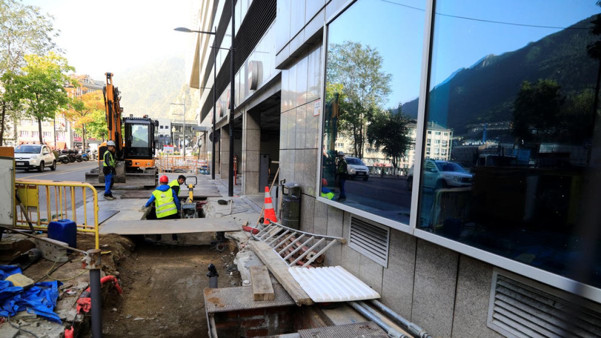 Obres a Prat de la Creu.