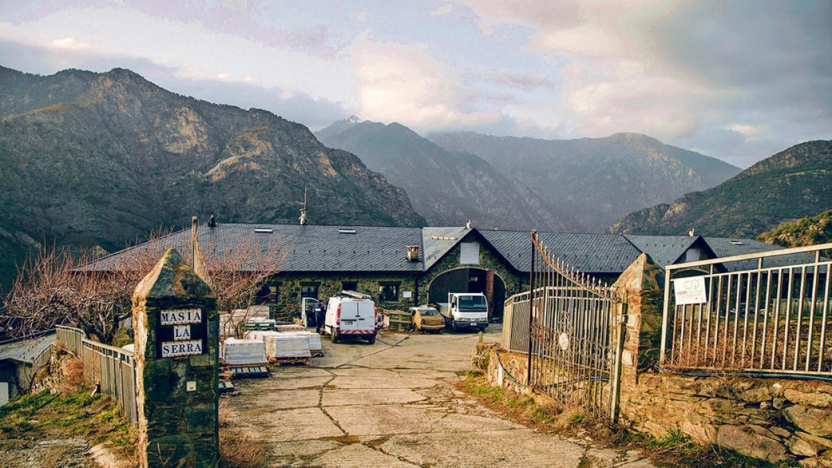 Accés a la construcció ramadera de la Serra, el principal escull en la negociació entre l'FC Andorra i la propietat.