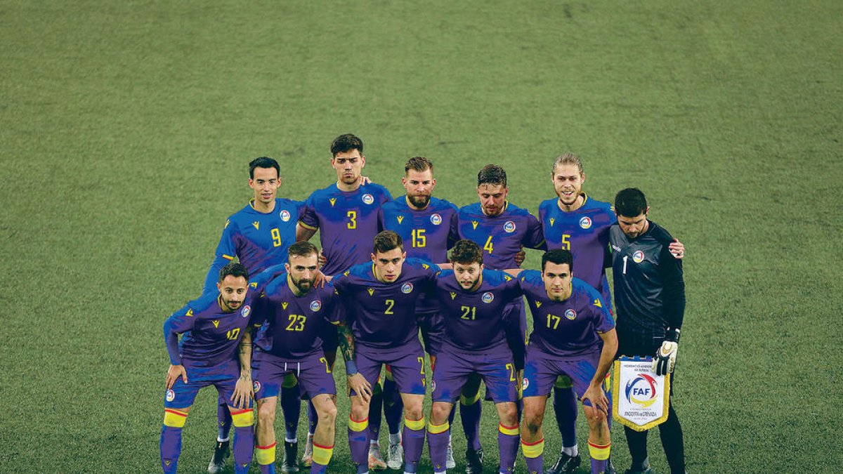 La selecció en un partit anterior.