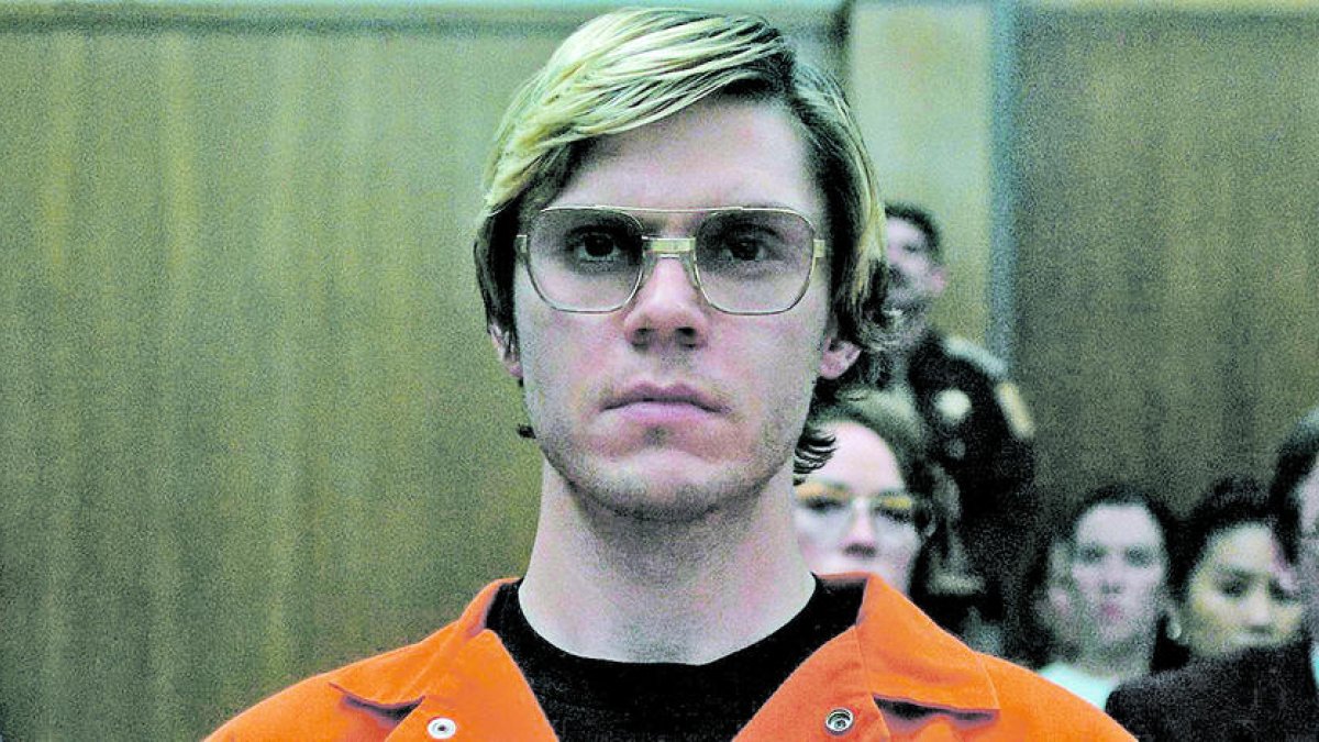 Evan Peters interpreta l'assassí en sèrie Jefrey Dahmer.