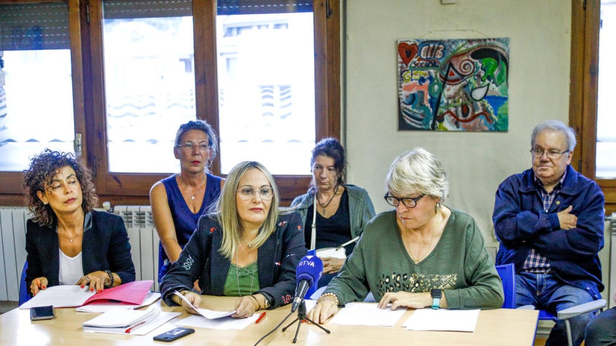 Representants de les associacions ahir en una roda de premsa.