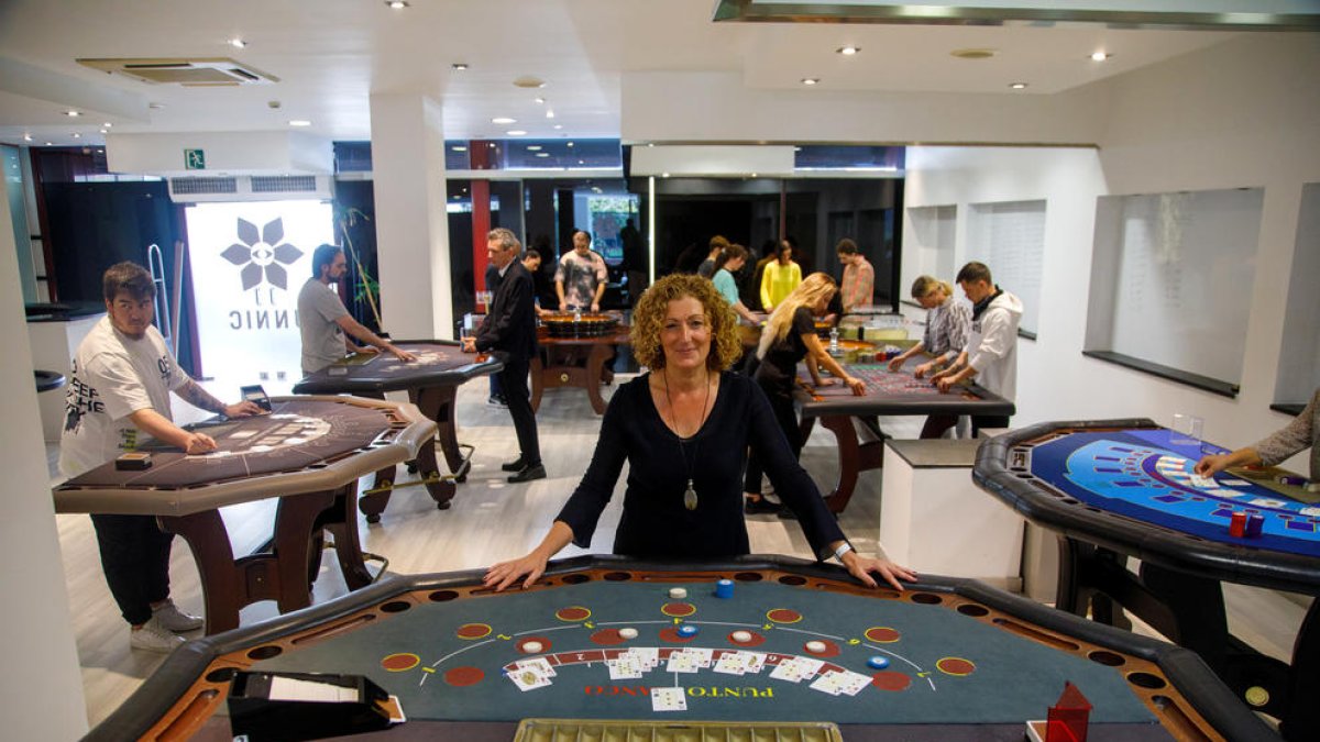 M. Eugenia Merino, Crupier