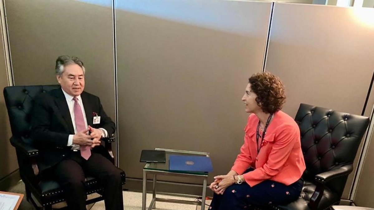 La ministra Ubach reunida amb el seu homòleg a Kirguizistan