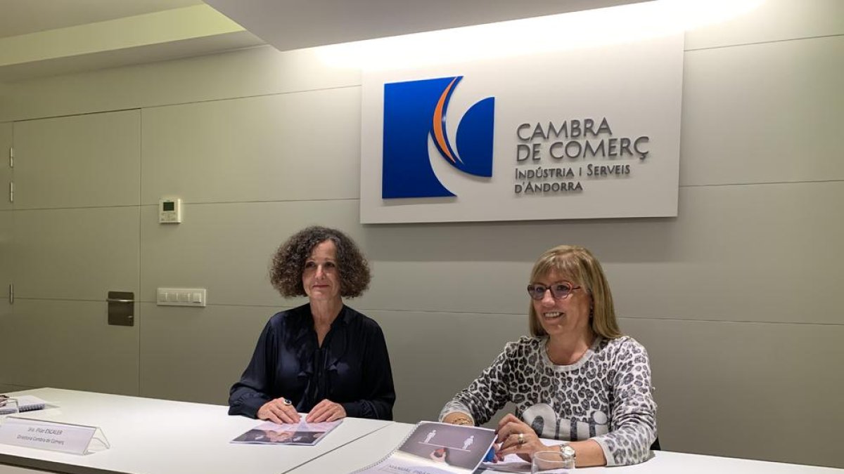 Pilar Escaler, directora de la Cambra de Comerç, i Mònica Codina, presidenta l'Associació de Dones d'Andorra (ADA).