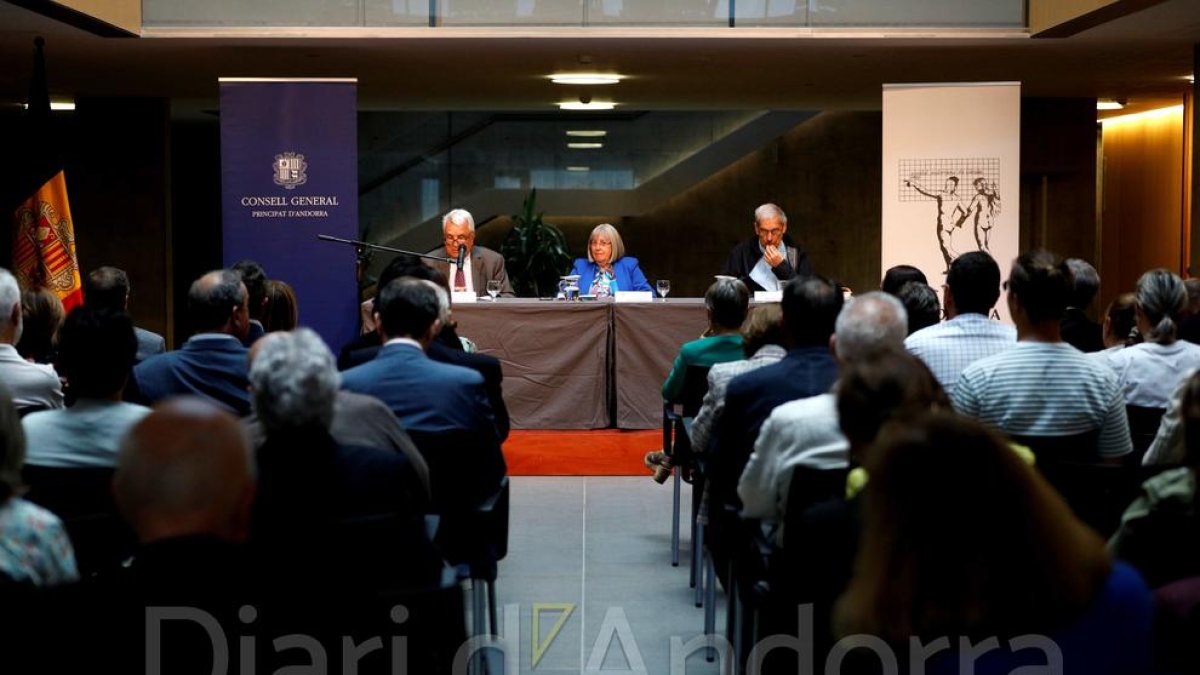 Els ponents durant l'acte commemoratiu al Consell General