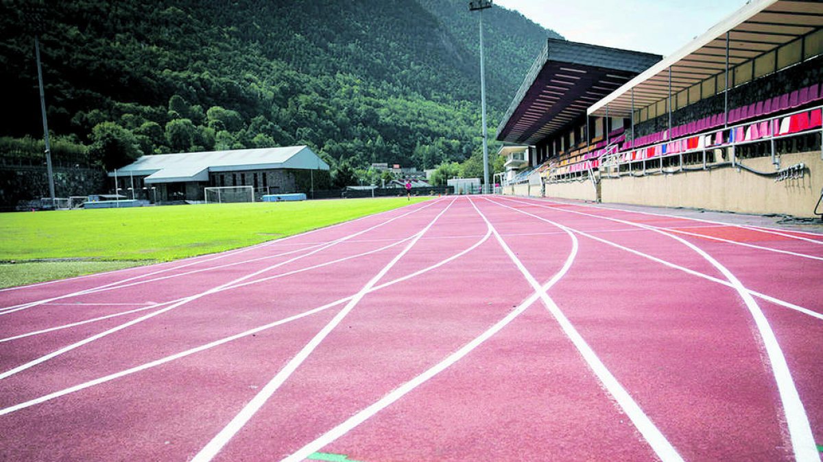 Pista d'atletisme de l'Estadi Comunal després de la reobertura.