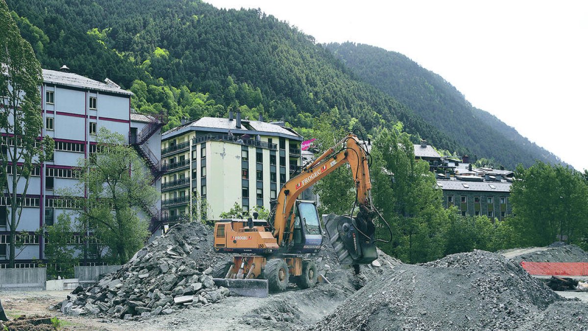 Moviments de terres a Encamp.