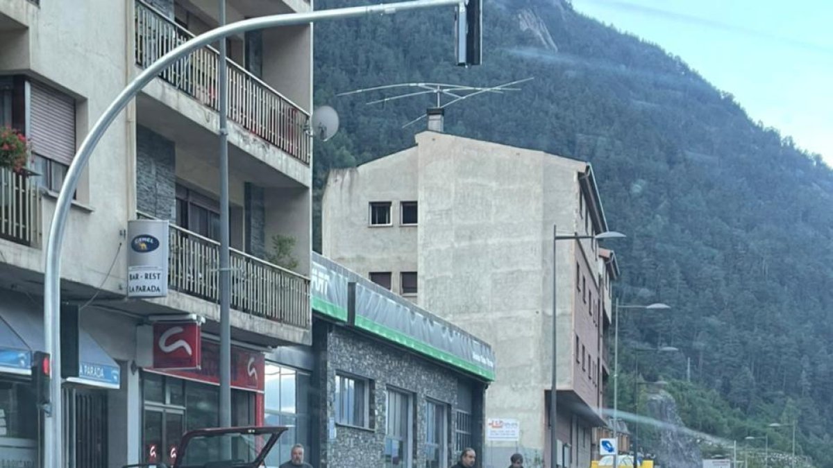 Accident entre una moto i un cotxe a Encamp