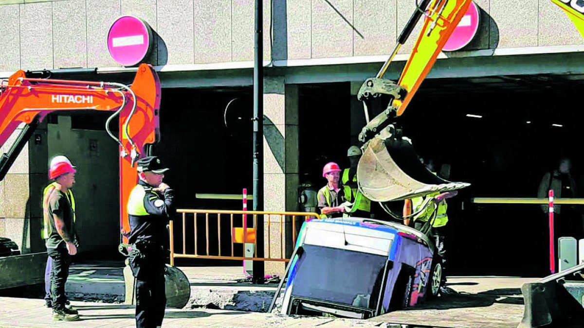 La manca d'aparcaments al centre d'Andorra la Vella porta una conductora a adoptar una mesura dràstica i d'urgència.
