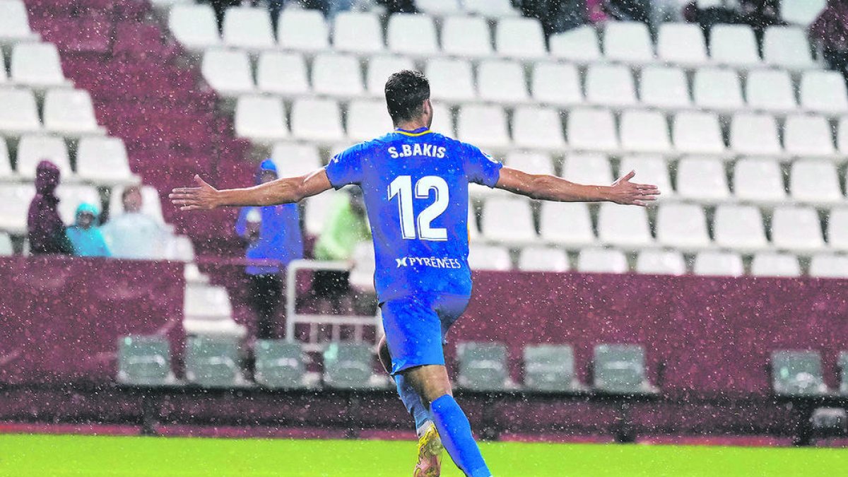 Sinan Bakis celebra el gol de l'empat al Carlos Belmonte d'Albacete.