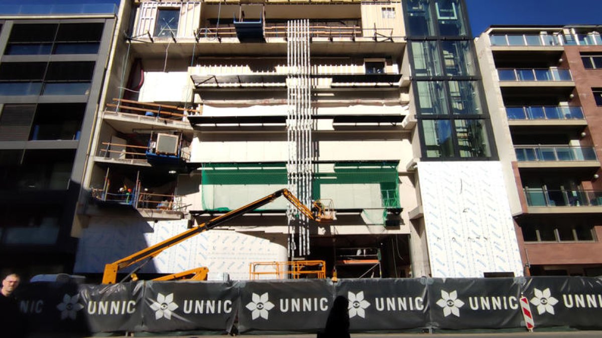 L'edifici del casino en construcció a Andorra la Vella.
