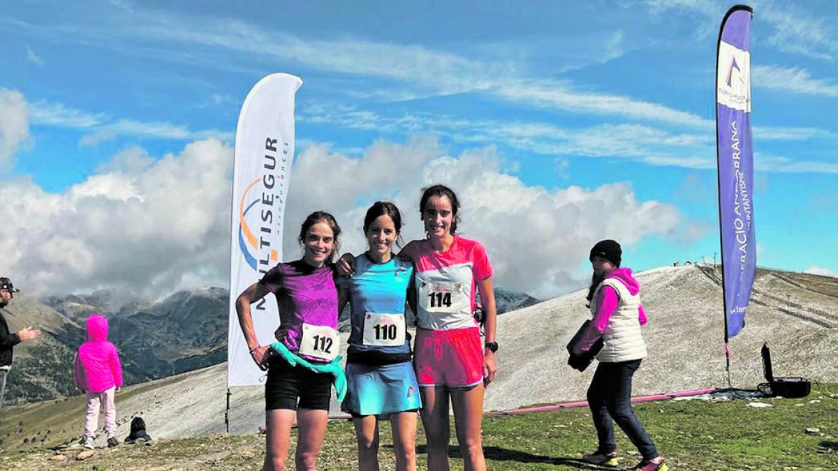 Ari Fenés, Fátima de Diego i Irati Azkargorta, podi femení.