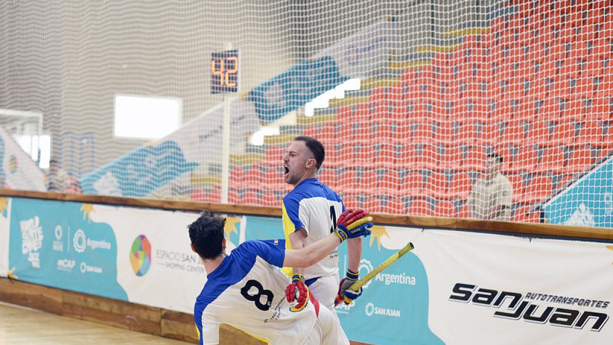 Els jugadors de la selecció celebren un gol.