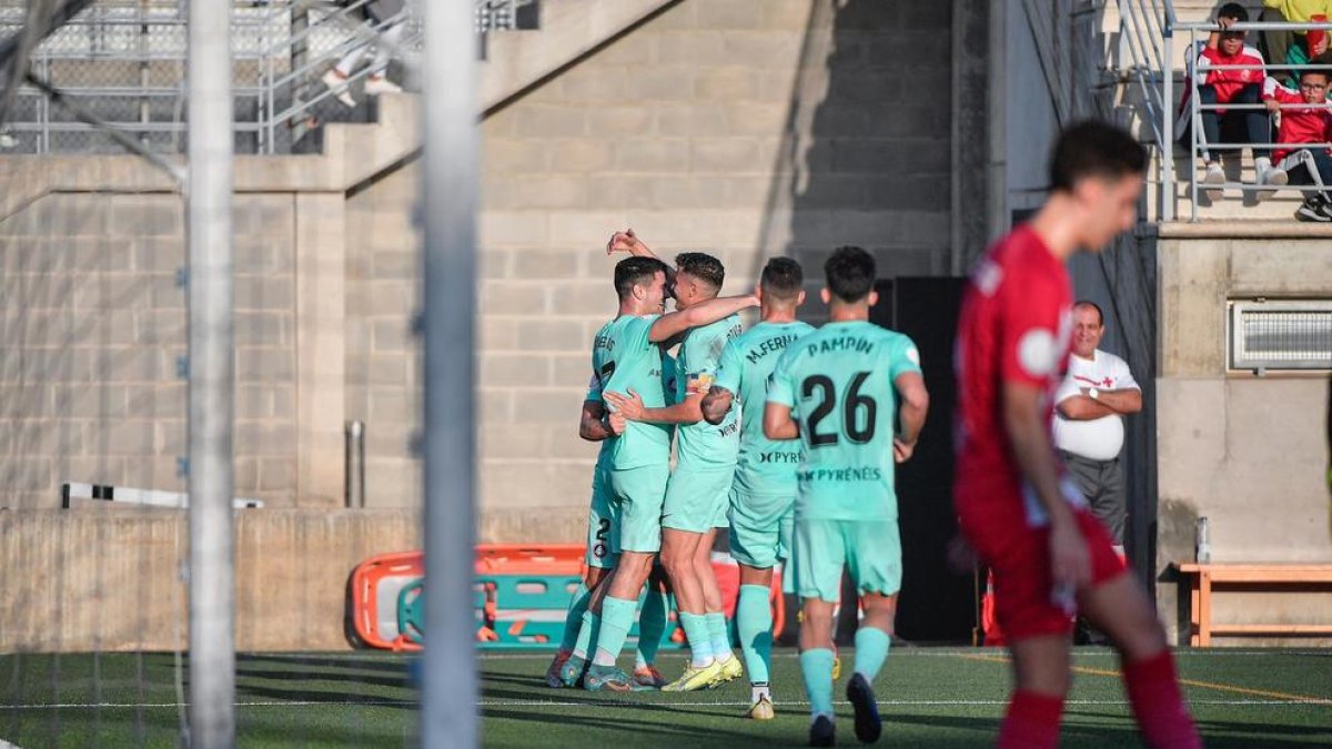 Els jugadors de l'FC Andorra celebren el primer gol.