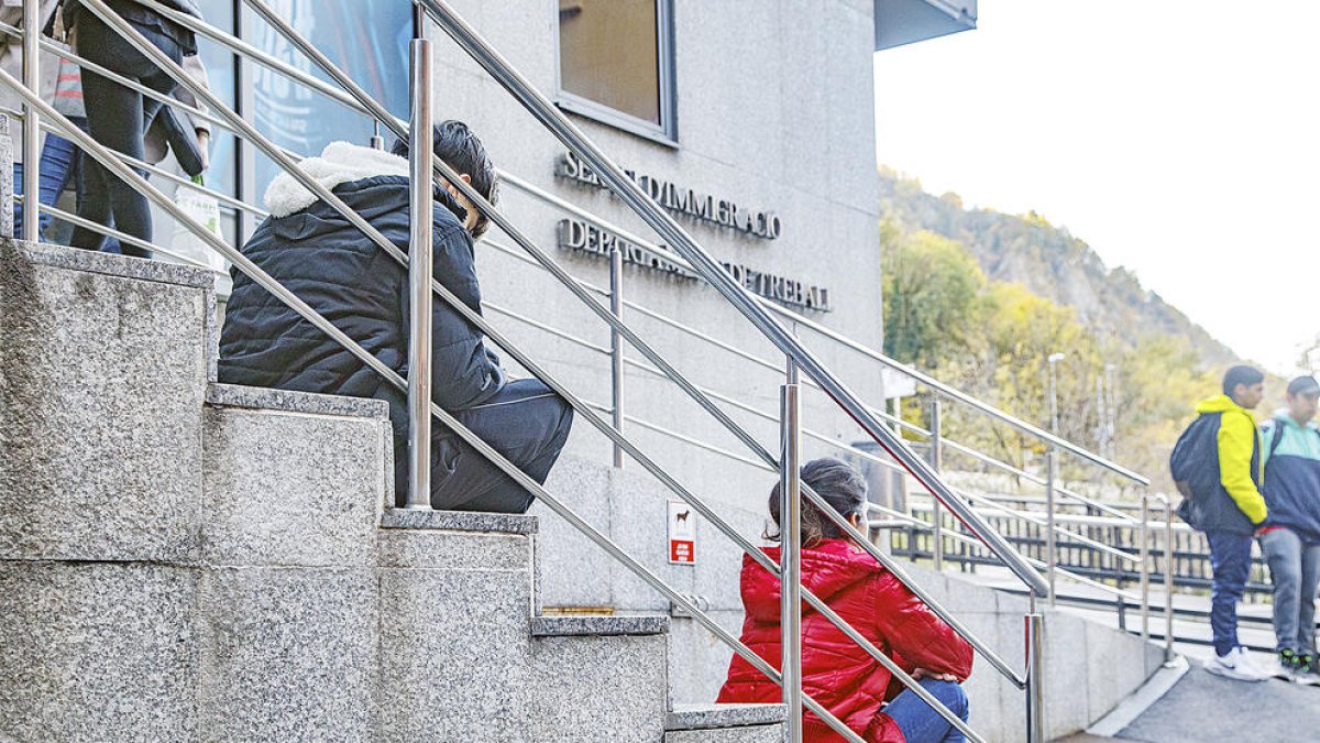 Les oficines d'Immigració estan aquestes dies plenes de temporers.