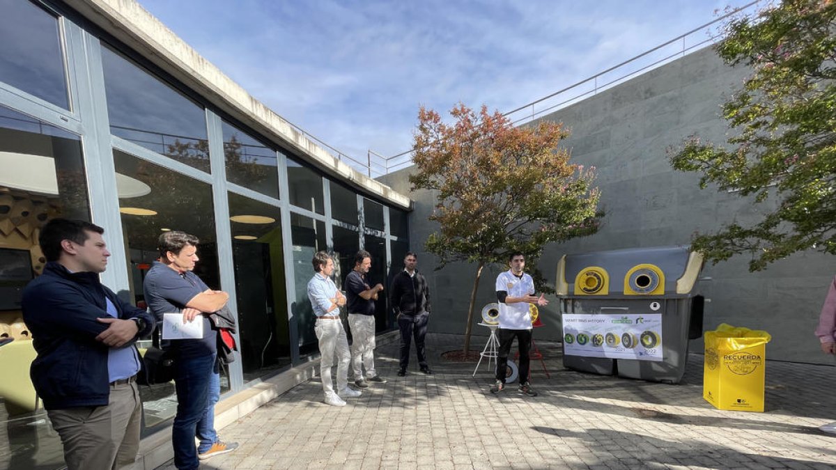 L'Associació de Gestors de Residus d'Andorra visitant el centre de Logronyo