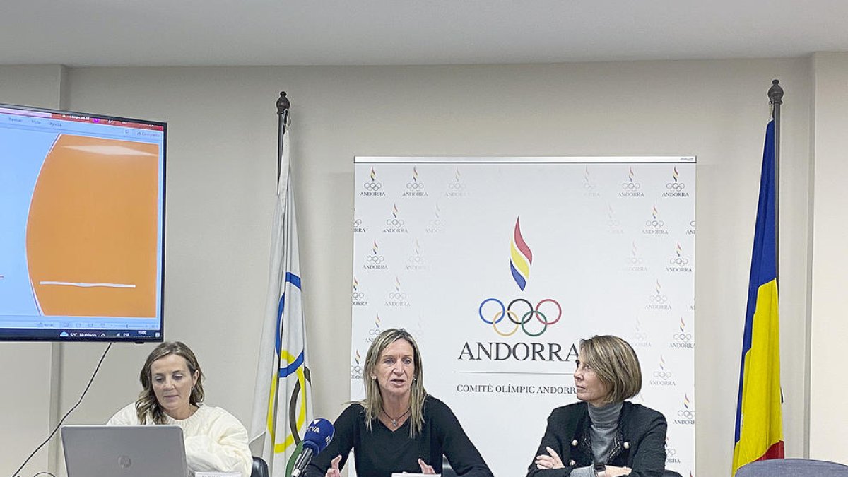 Tres de les integrants de la comissió.