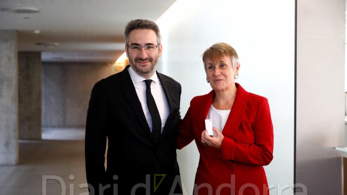 Jover ha entregat aquest matí el Projecte de Llei del Pressupost 2023 a la síndica Roser Suñé
