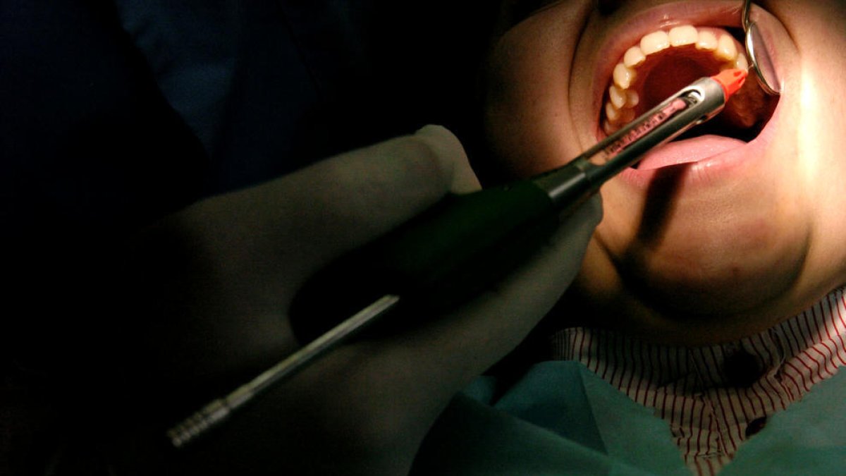 Una pacient en una clínica dental.
