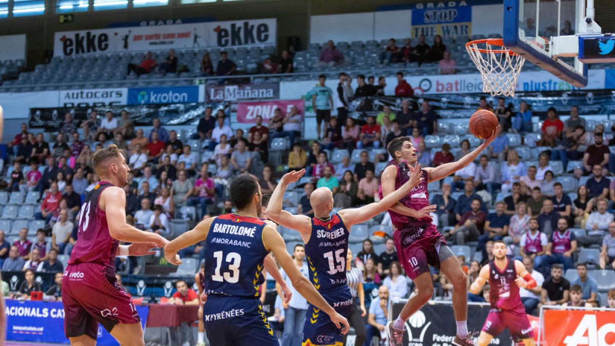 Un moment del partit