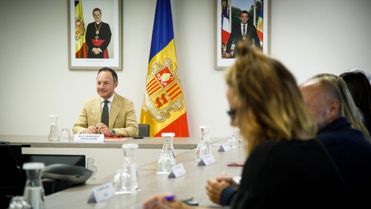 Espot a la reunió amb patronal i sindicats.