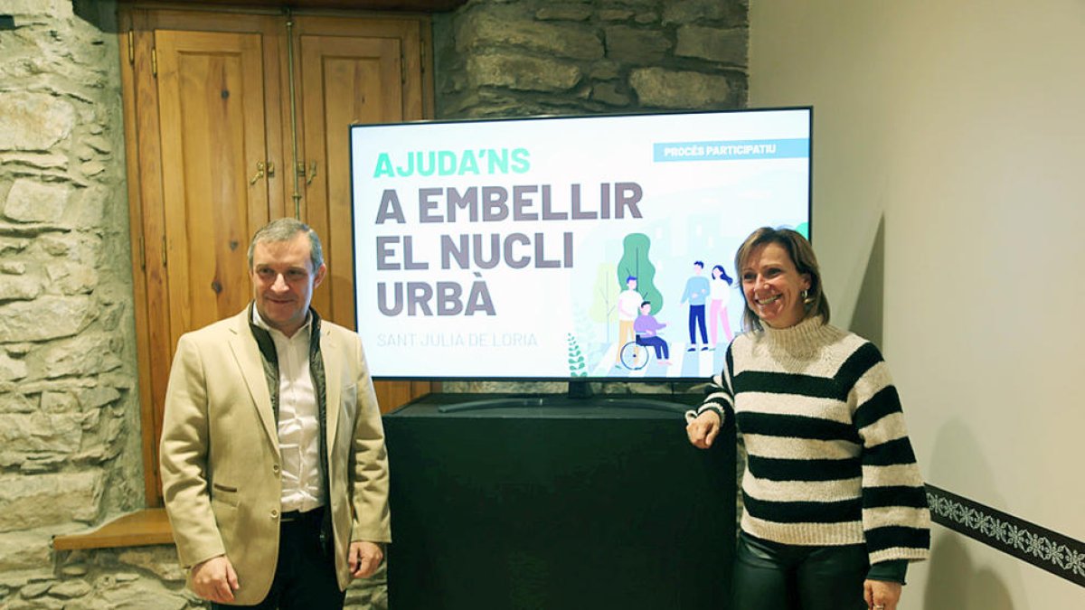 Els cònsols major i menor, Josep Majoral i Mireia Codina, ahir a la sala Sergi Mas.