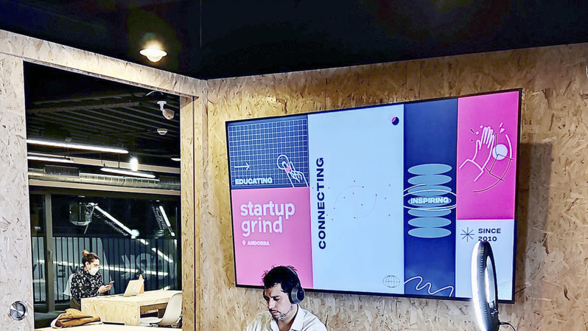 Formació en remot per a emprenedors i start-ups des de la sisena planta de Hive Five.