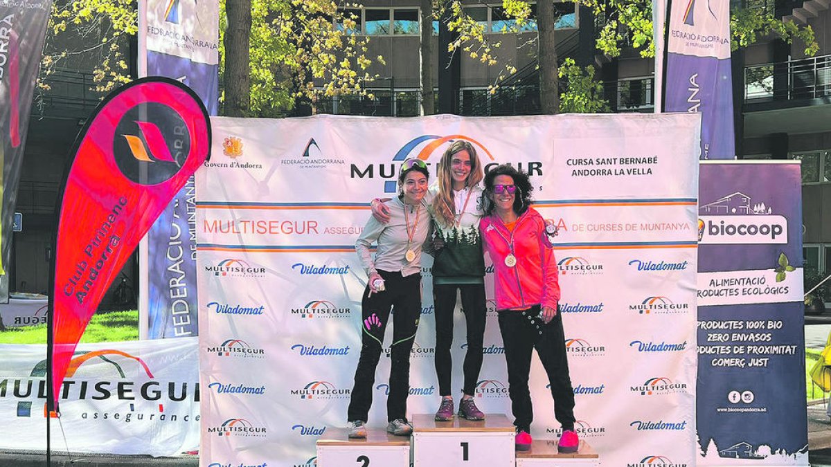 Podi femení, amb Salomon, Azkargorta i Bonell.