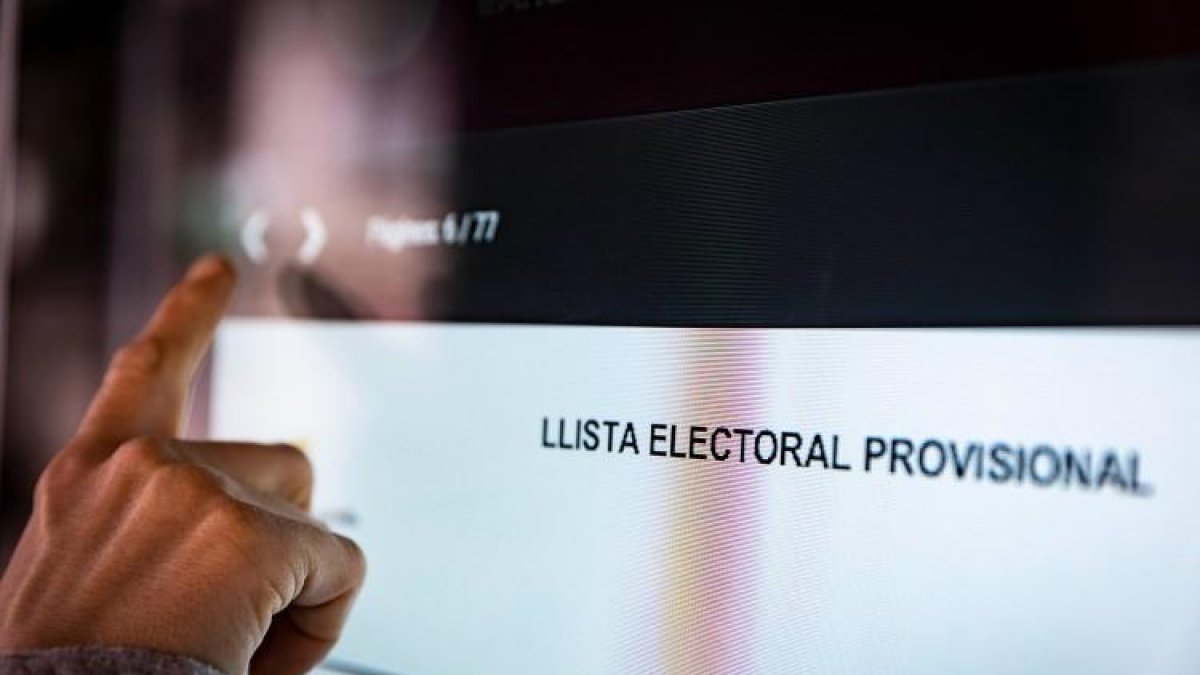 Les llistes es poden consultar als panells digitals de la façana i a la recepció de Casa Comuna