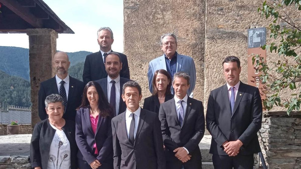 Jean-Michel Armengol amb la resta d'autoritats fora del comú d'Ordino