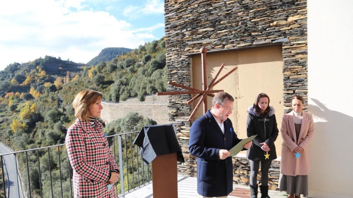 Homenatge als nadons nonats a Fontaneda